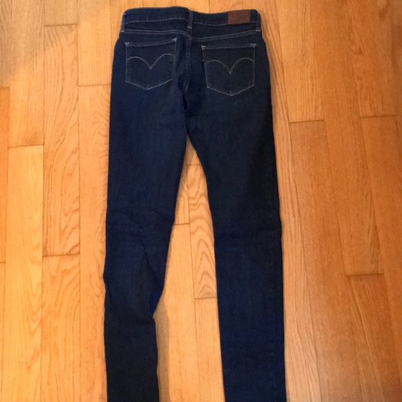 Levi’s dark wash - Picture 2 of 3